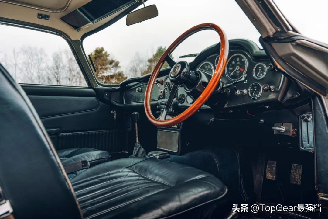 007座驾阿斯顿马丁,邦德路特斯