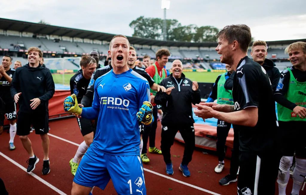 久尔吉奇小传丨塞国脚欧联杯梅开二度，哈马比坏男孩罢训投蓉