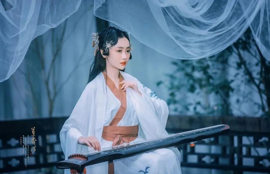 素心如简觅清欢,素心如简是清欢原唱