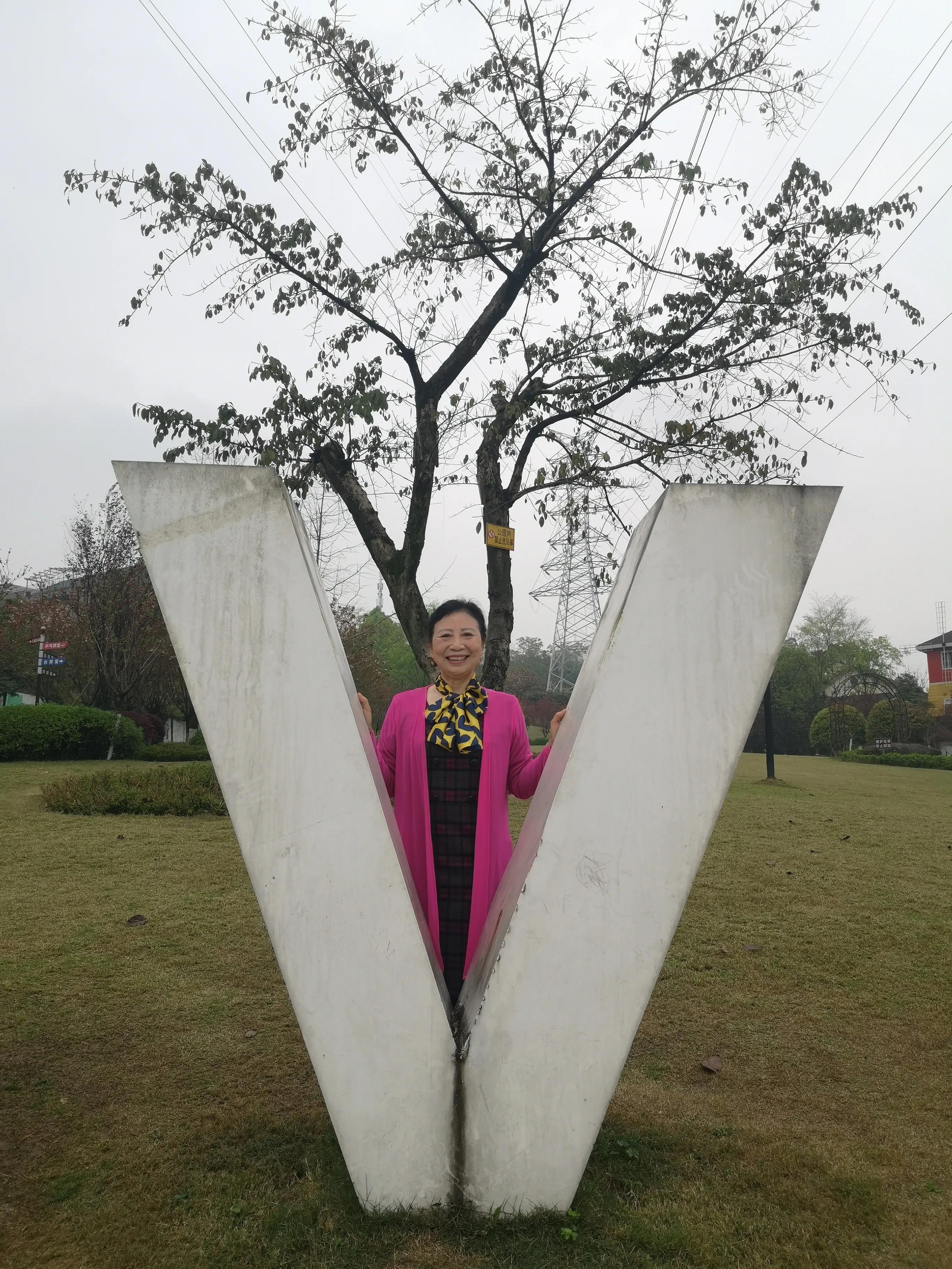 春游和姐妹踏青,春游踏青姐妹拍照