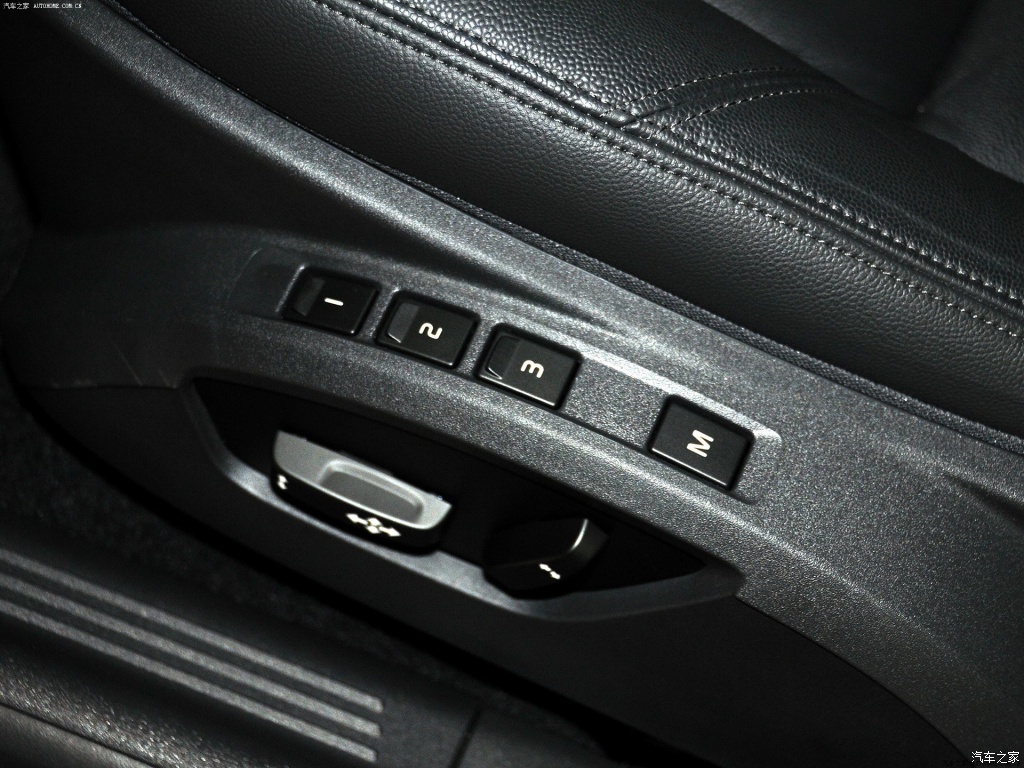 沃尔沃双门轿跑c30,坦克70多万车