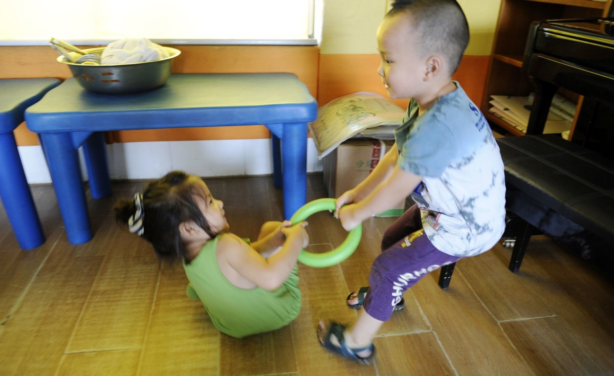 小孩打人打不过应该怎样打,孩子打架怎么处理最有效