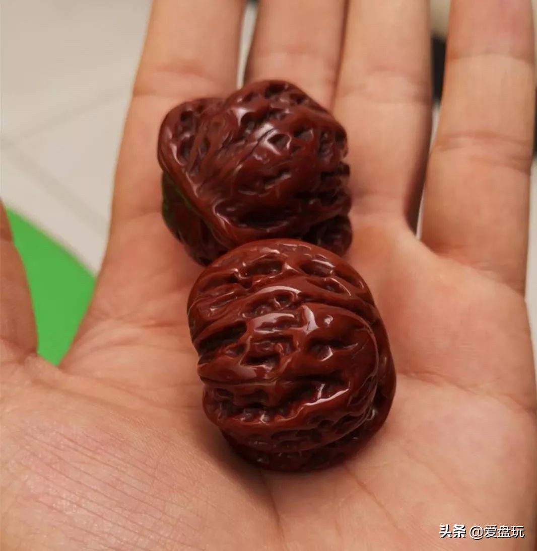 核桃盘红的正确方法,核桃盘玩多久能变牛筋红