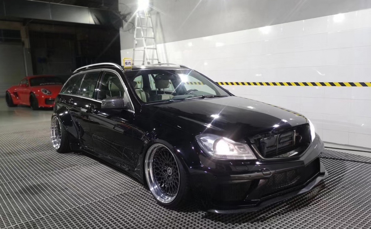 新款奔驰c200改装最帅效果,小县城越野改装店