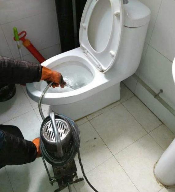 马桶漏水了找谁,马桶漏水去哪里找