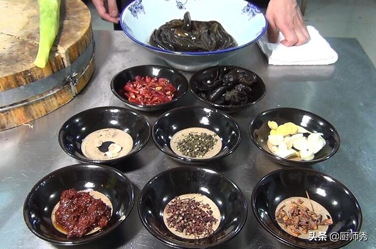 香辣泥鳅去内脏做法湘菜,香辣泥鳅里面的香料放什么