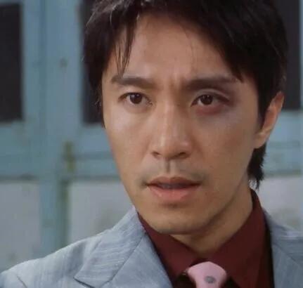 周星驰从跑龙套到星爷的传奇人生,周星驰从龙套起家完整版