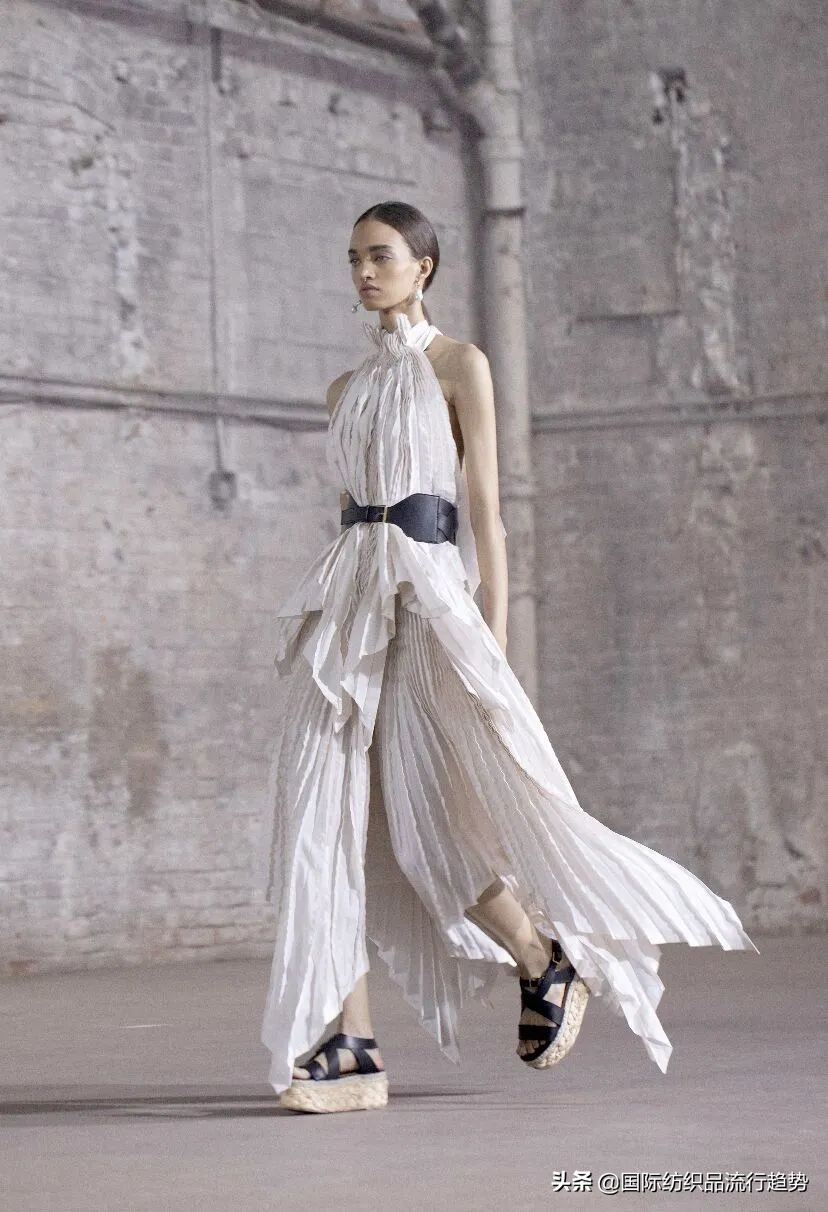 最新一季的巴黎时装秀,下一次的巴黎时装周