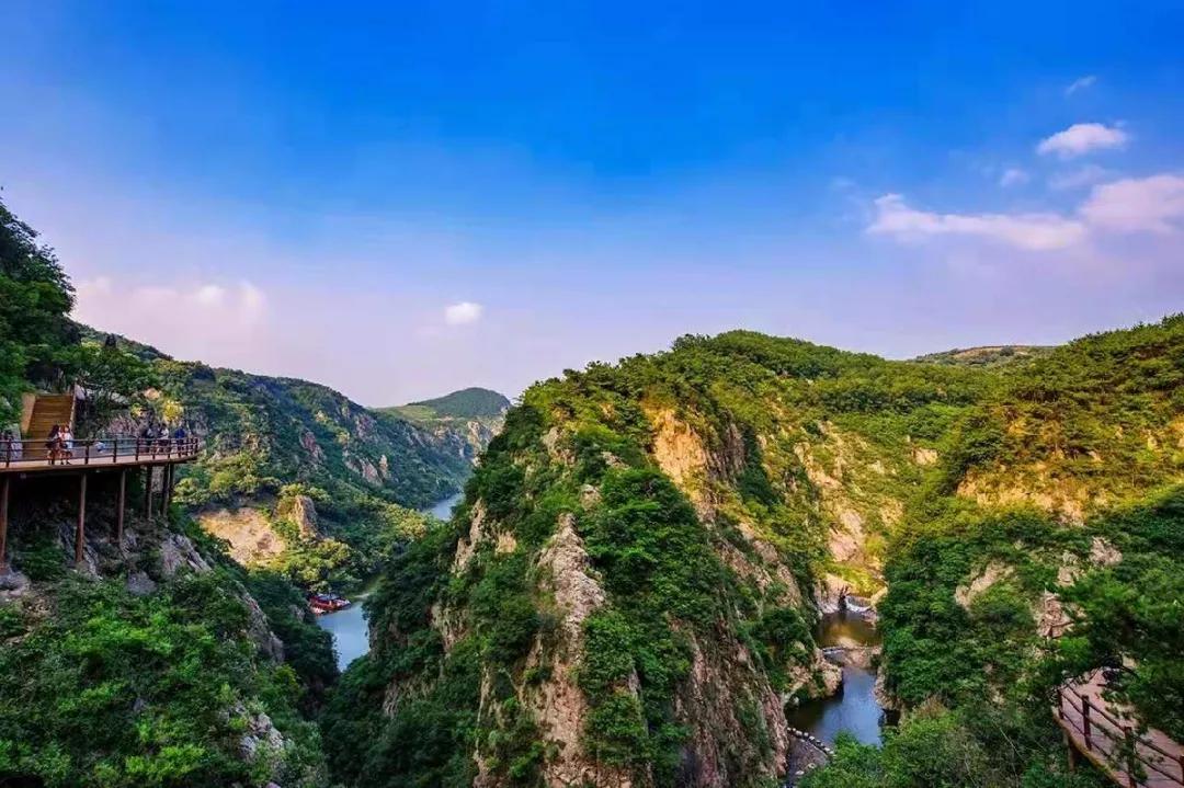 带你峡谷漂流感受一下夏天的气息,端午游玩清凉谷踏浪漂流清凉一夏