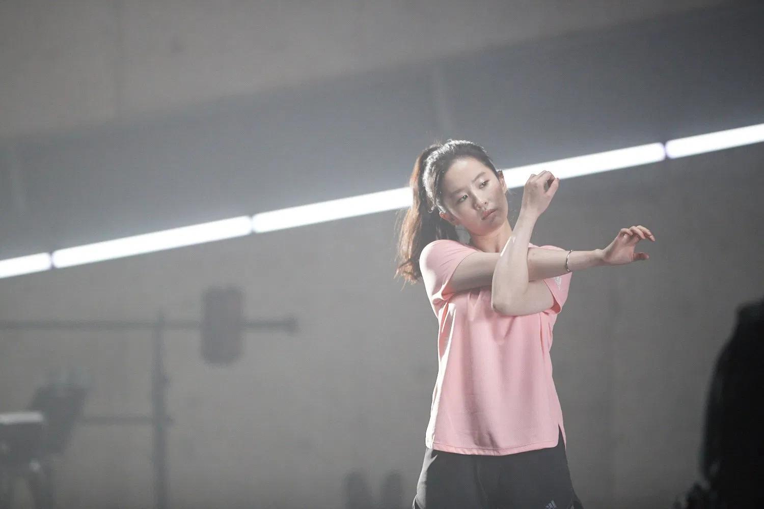 如何护肤让皮肤不再黑黄,女人皮肤好的秘诀就是少护肤