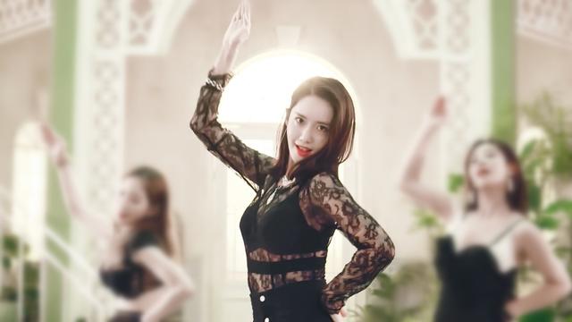 林允儿蕾丝衫,林允儿一袭黑色吊带裙