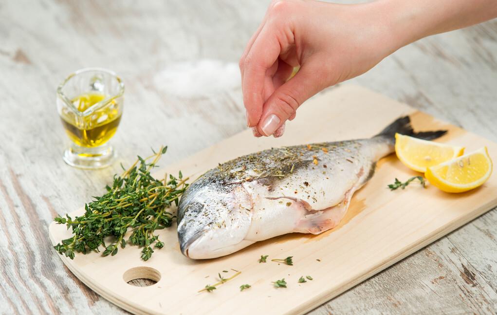 孕妇多吃鸡鱼肉补什么,鱼肉吃得过多对宝宝伤害大吗