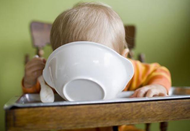 幼儿吃饭慢老师怎么和家长沟通,孩子总是吃饭不长肉怎么办