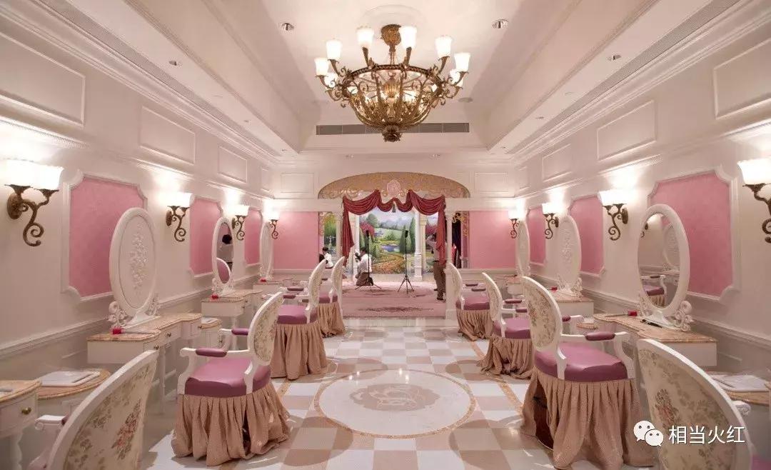 香港迪士尼暑假游玩演出,香港迪士尼化妆厅体验