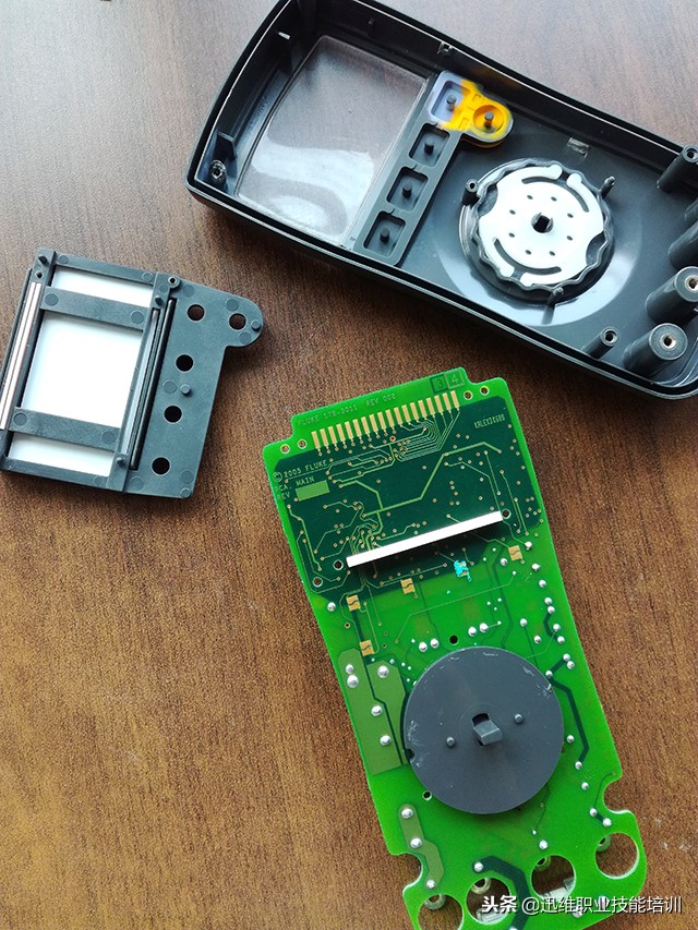 fluke万用表15b+和18b+的区别,fluke万用表和国产的对比