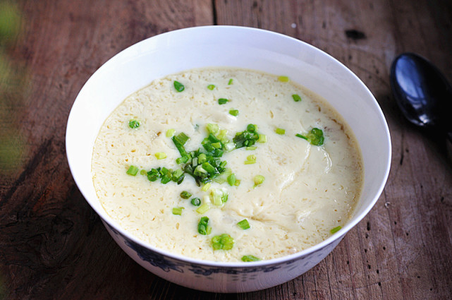 冬天吃鸡蛋怎么吃法营养最高,天冷了最爱的懒人蒸蛋