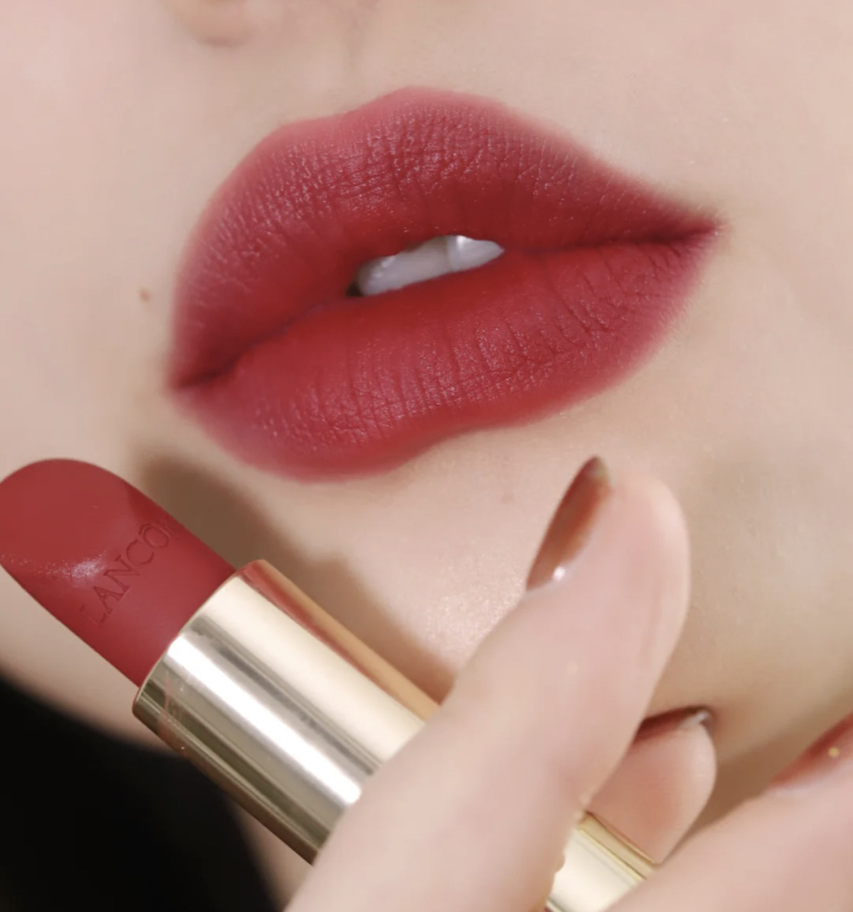 显白口红色号推荐迪奥740,上班族最经典口红
