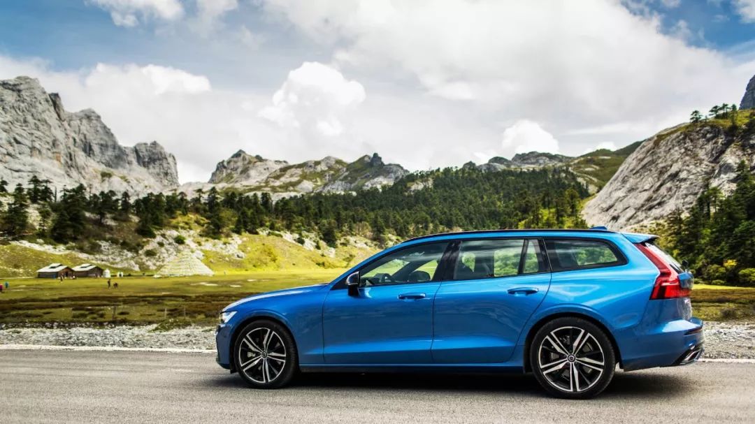 沃尔沃旅行车v60和v90碰撞测试,沃尔沃旅行车v6017年二手车价格