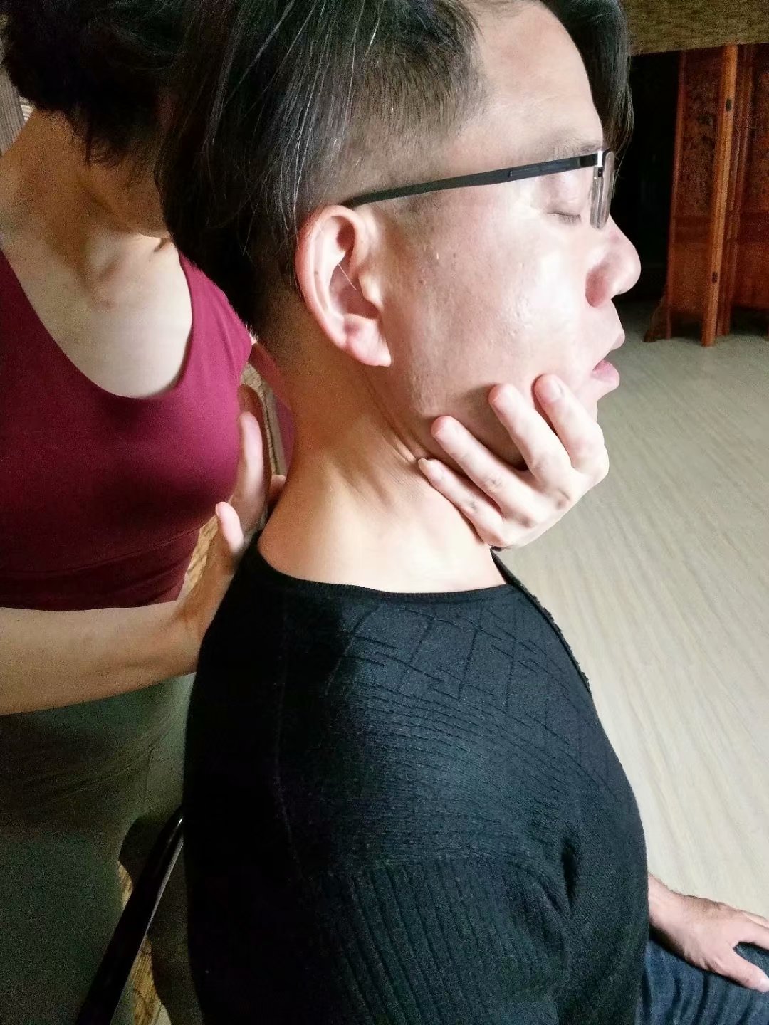 脖子后面颈椎有个鼓包怎么办,颈椎大包怎样通过锻炼来恢复