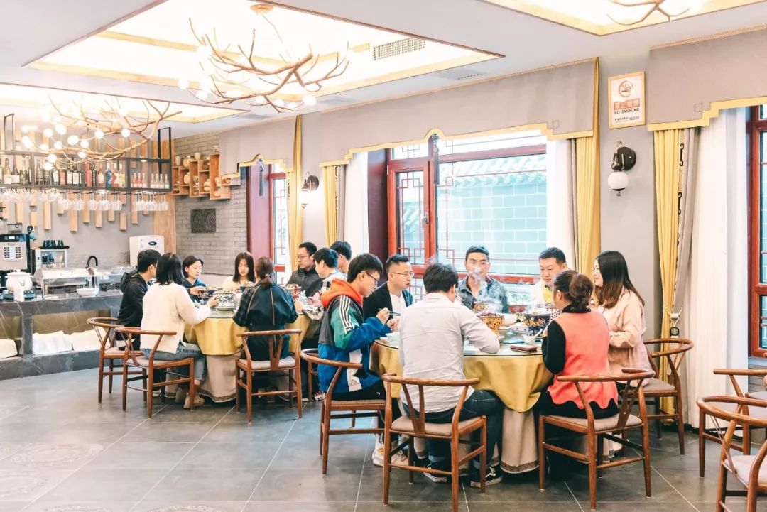 秋景徒步、汗蒸唱K,吃满族特色二八席,最适合团建的怀柔秘境