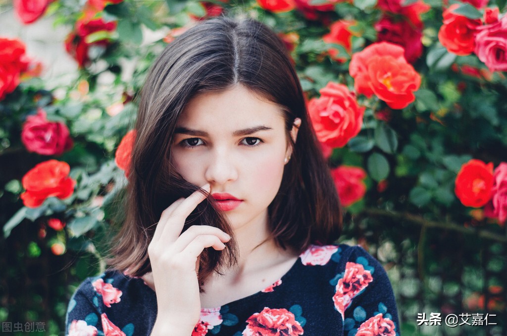 艾嘉仁|“拔的时候特别爽!”14岁少女将自己拔成秃顶