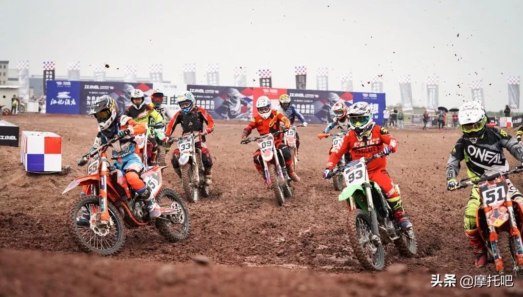 这摩托真好喝。。。不对....这酒真好骑！