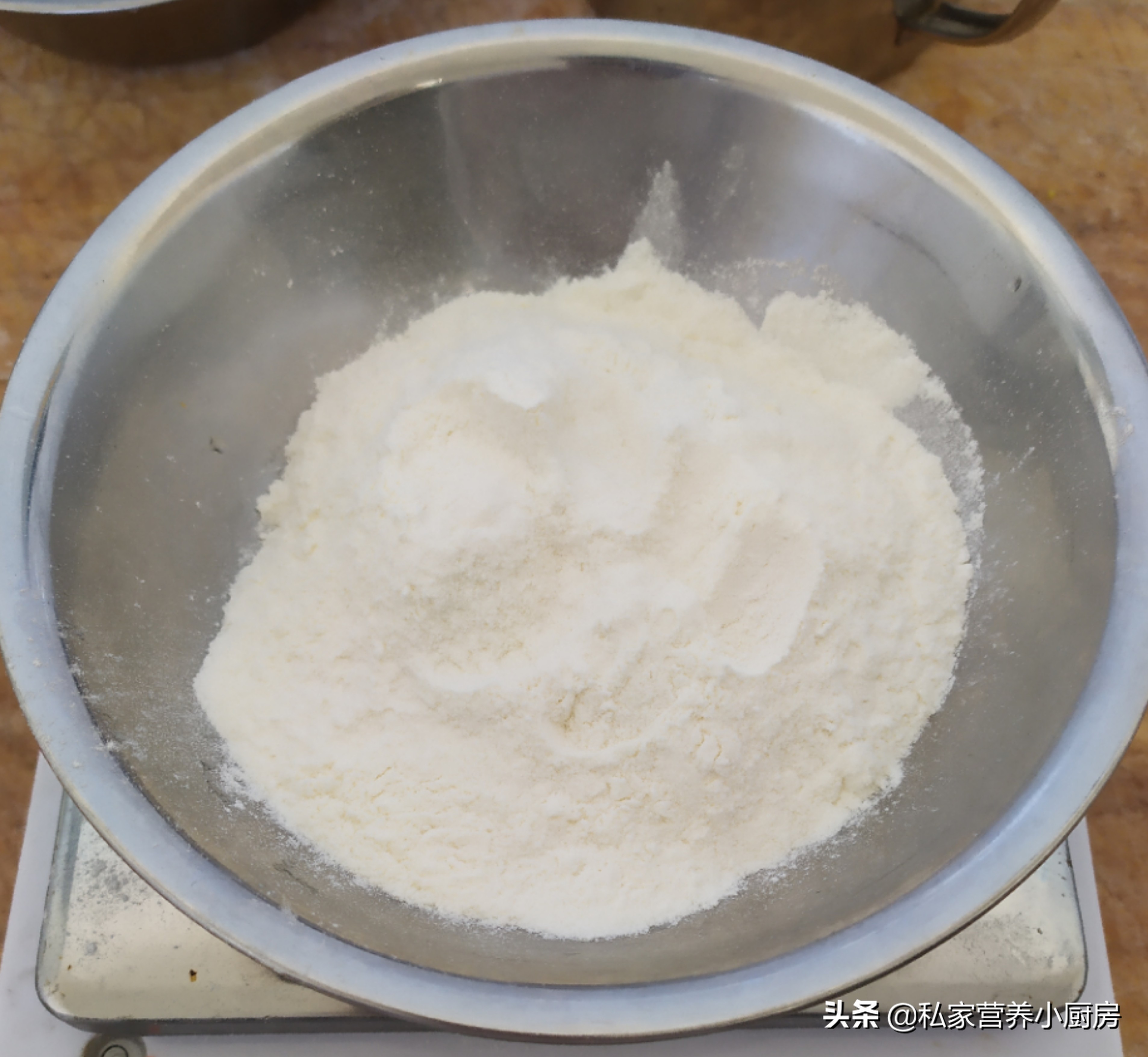 素馅水煎包子味道鲜美极致,香酥水煎包子