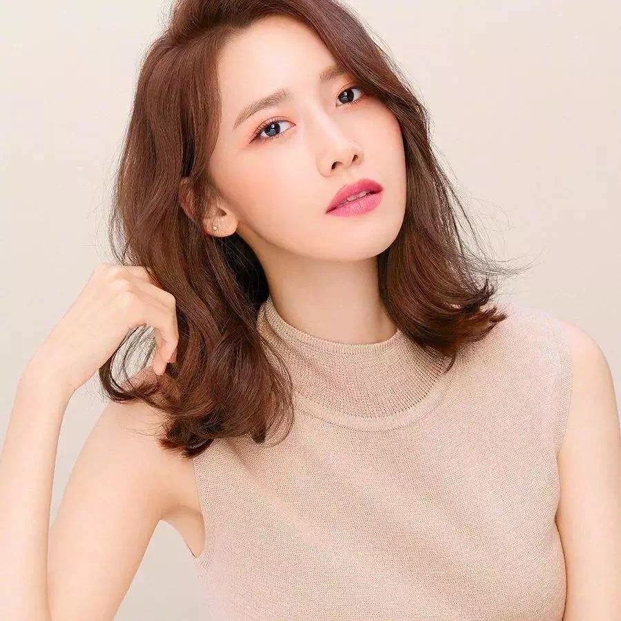 40岁妈妈短发烫发显年轻,30到40岁减龄短发烫发