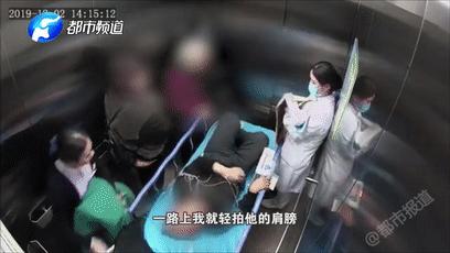 男子在电梯踹女子后续,电梯男子一脚踹飞女孩