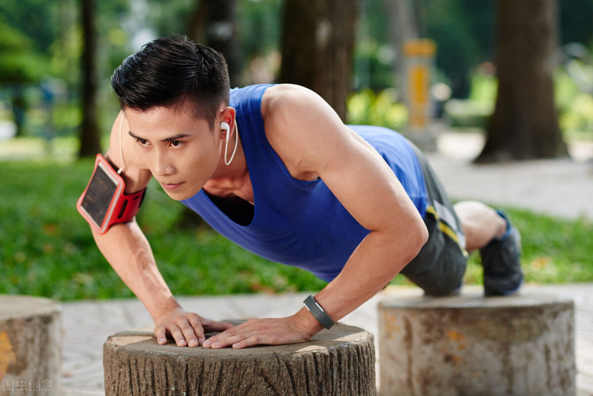 新手健身一周训练计划俯卧撑,黄金健身动作