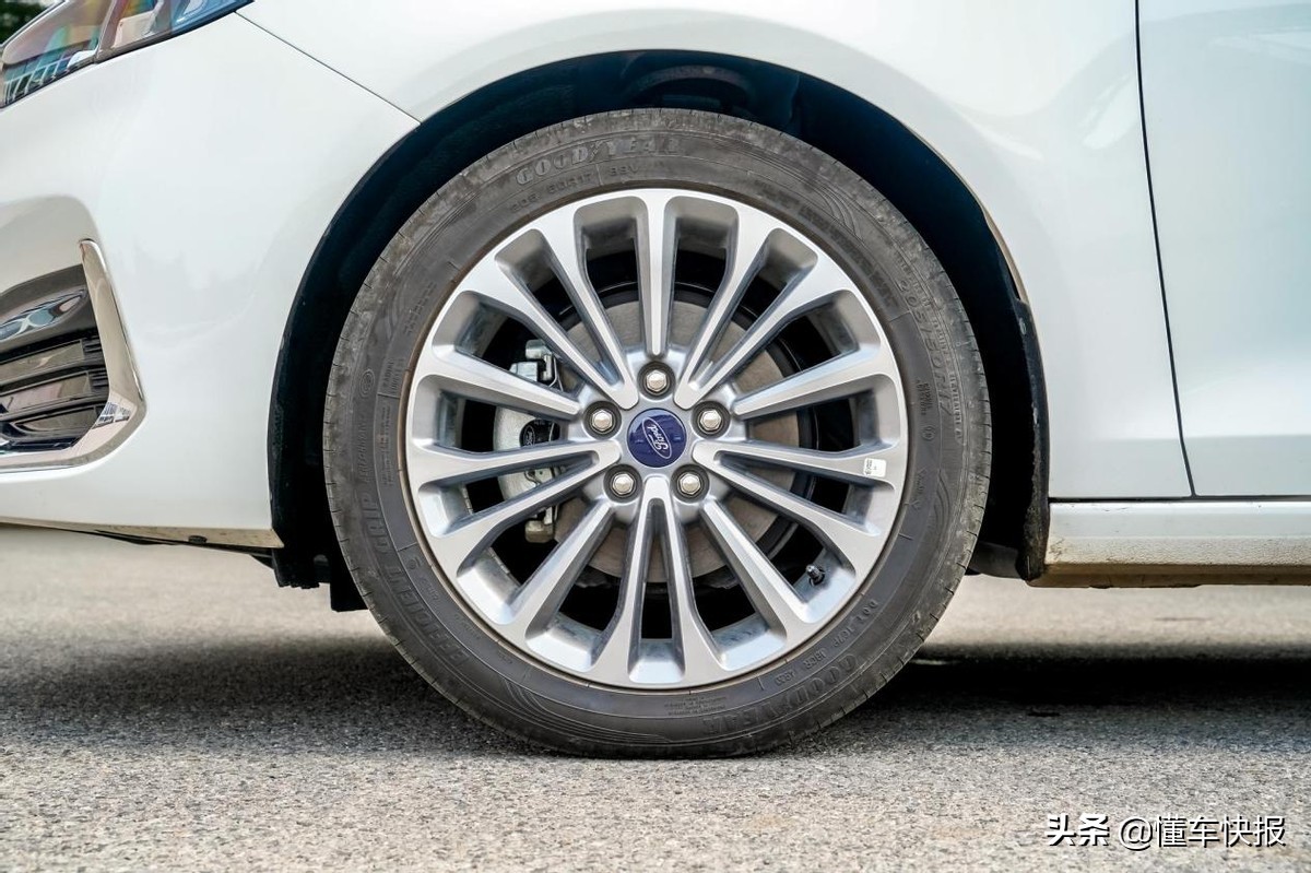 长安福特福睿斯2021钻石版,新款手动福特福睿斯汽车评测