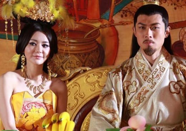 才华卓越入皇位,生性暴躁图享受!不顾父辈反对,奸母淫妹生5娃