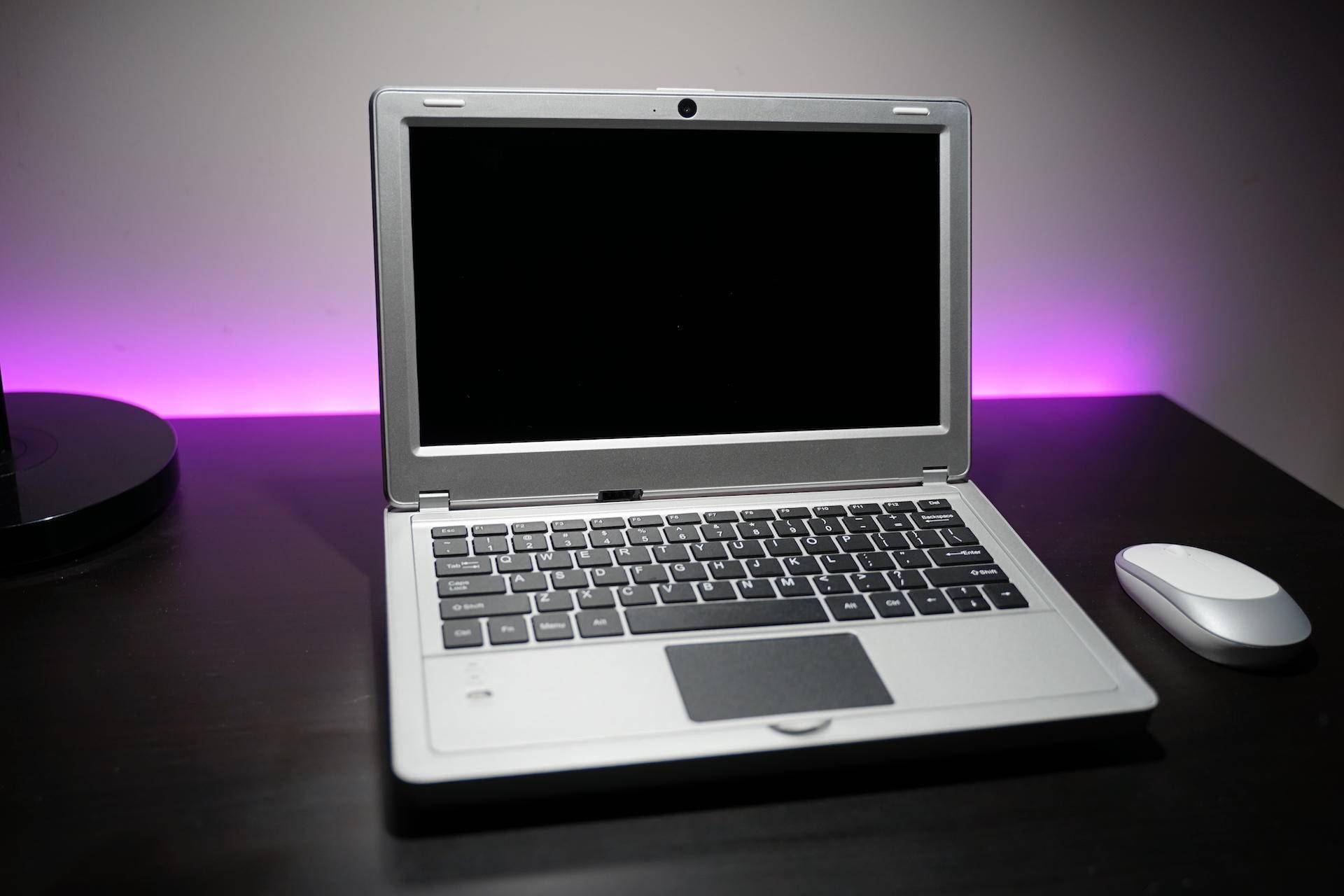 软硬件结合,内置教程浅学易懂,程序员爸爸体验壳乐派编程学习机