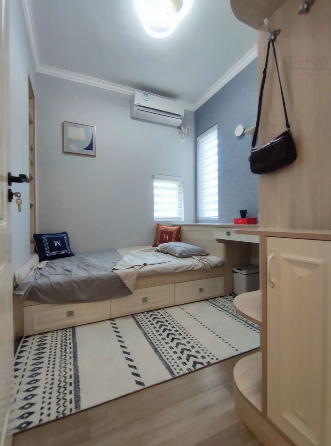 卧室墙面凹进去10多公分怎么装修,10平米的卧室怎么布置显得房间大