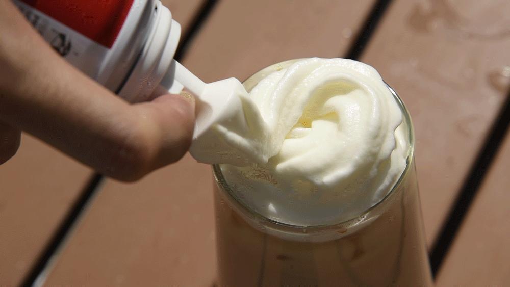 luckincoffee瑞幸咖啡生椰拿铁,复刻瑞幸生椰丝绒拿铁