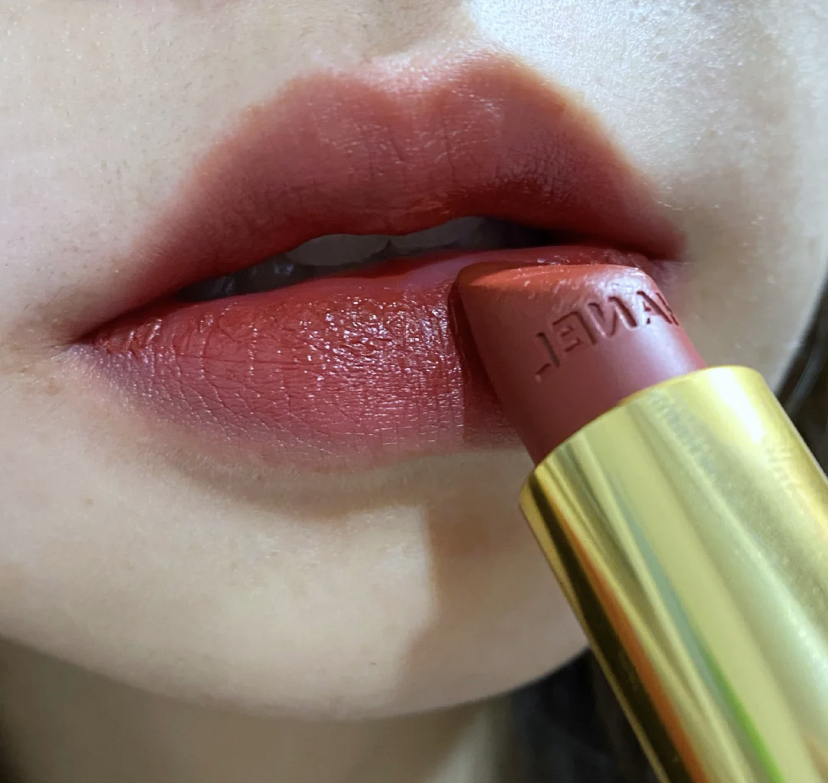 又显白又不掉色的口红,又素颜又提气色的口红