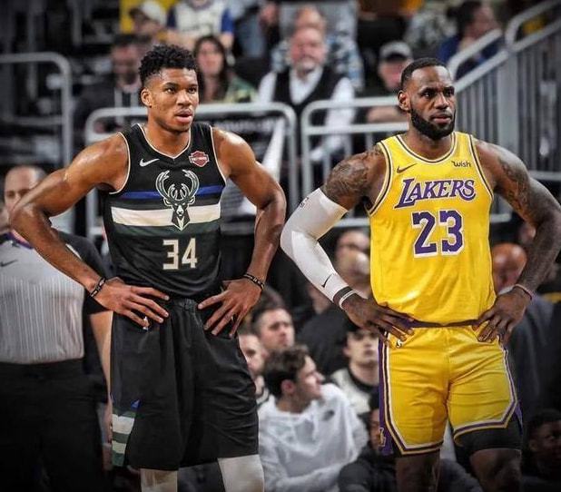 字母哥穿球衣像紧身衣,字母哥肌肉变化史