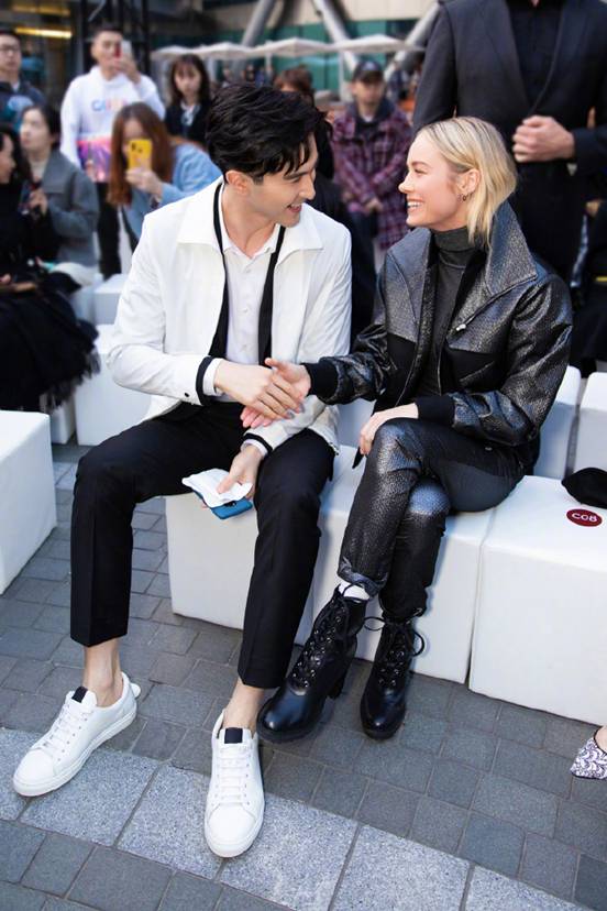 高伟光“神仙脚踝”太诱人，西装裤+脚踝取向*击狙**，圈粉无数少女