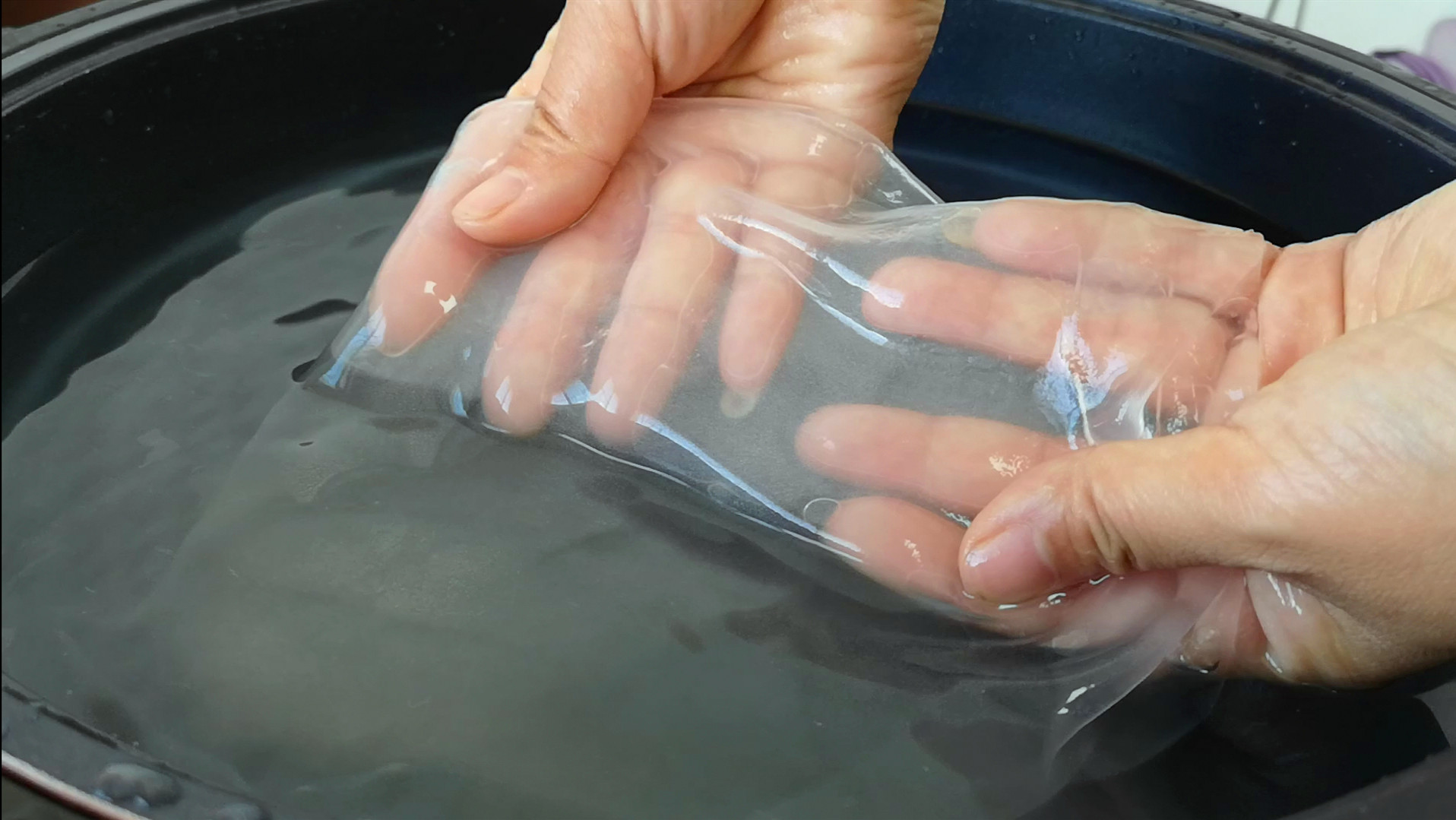 土豆淀粉做拉皮容易断,豌豆淀粉怎么做拉皮