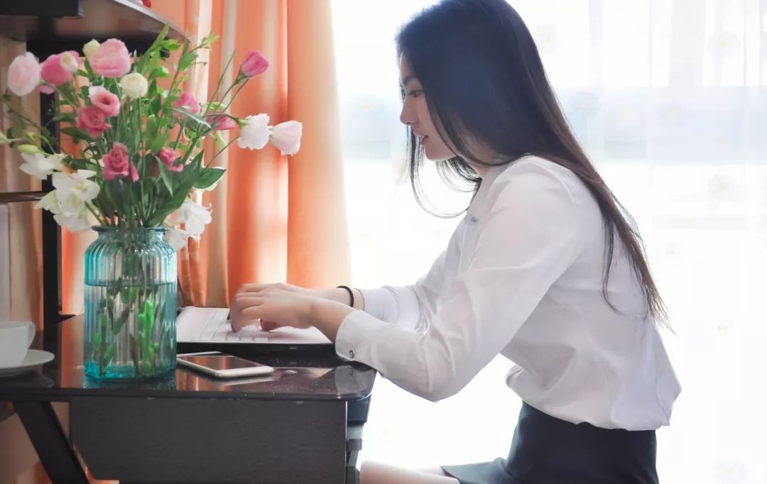 月经量少颜色发暗是什么原因,月经量少而呈点滴状是什么原因