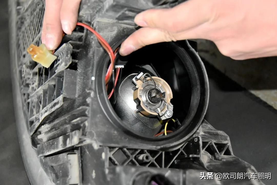 英朗更换led大灯问题,英朗卤素大灯改led大灯多少钱