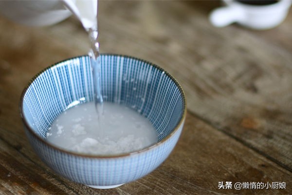 炸东西的黑油怎么处理变清,家里炸东西剩的油怎么处理变清