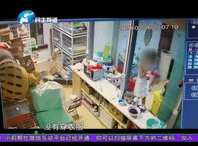 仅披一条浴巾，在酒店大堂到处走动，女子怪异行为让人无法理解！