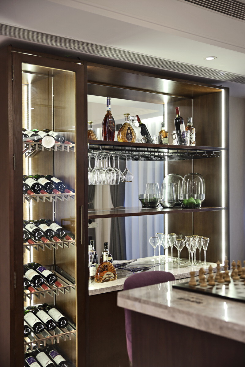 民族风格酒柜设计现代简约,轻奢风格餐厅酒柜设计
