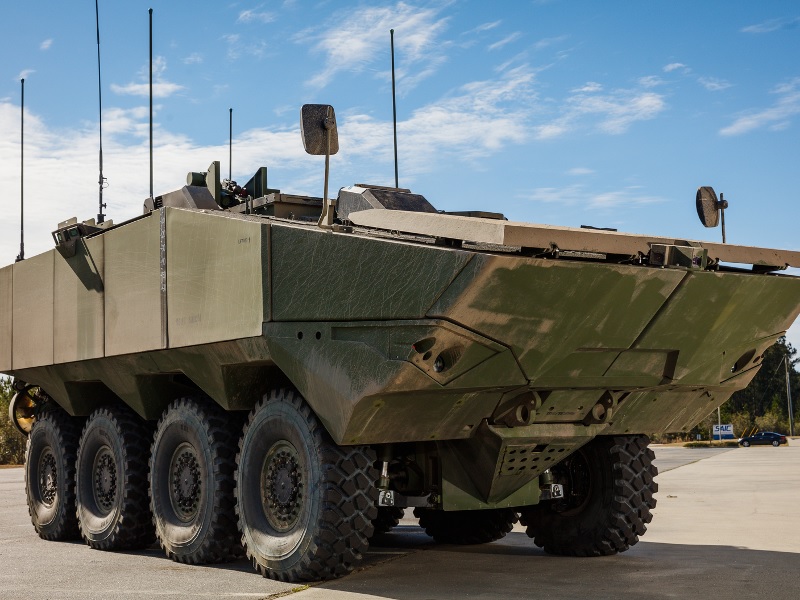 摩天大楼上面的机械怪兽,摩天大厦狂暴巨兽视频