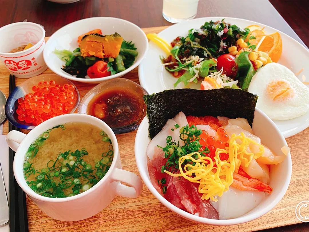 霓虹干饭人，用早餐开启元气满满的一天