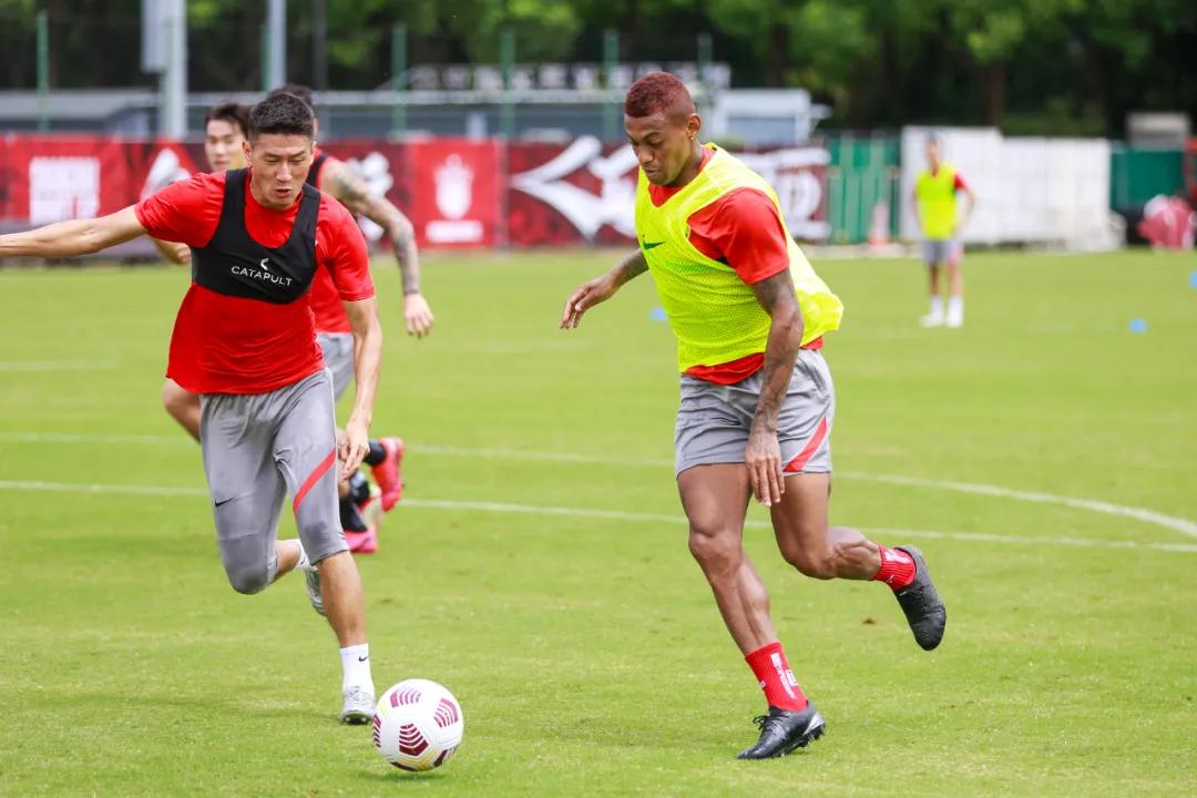 流年不利还是教练背锅海港连伤三大外援双线受挫一人恐难再回归