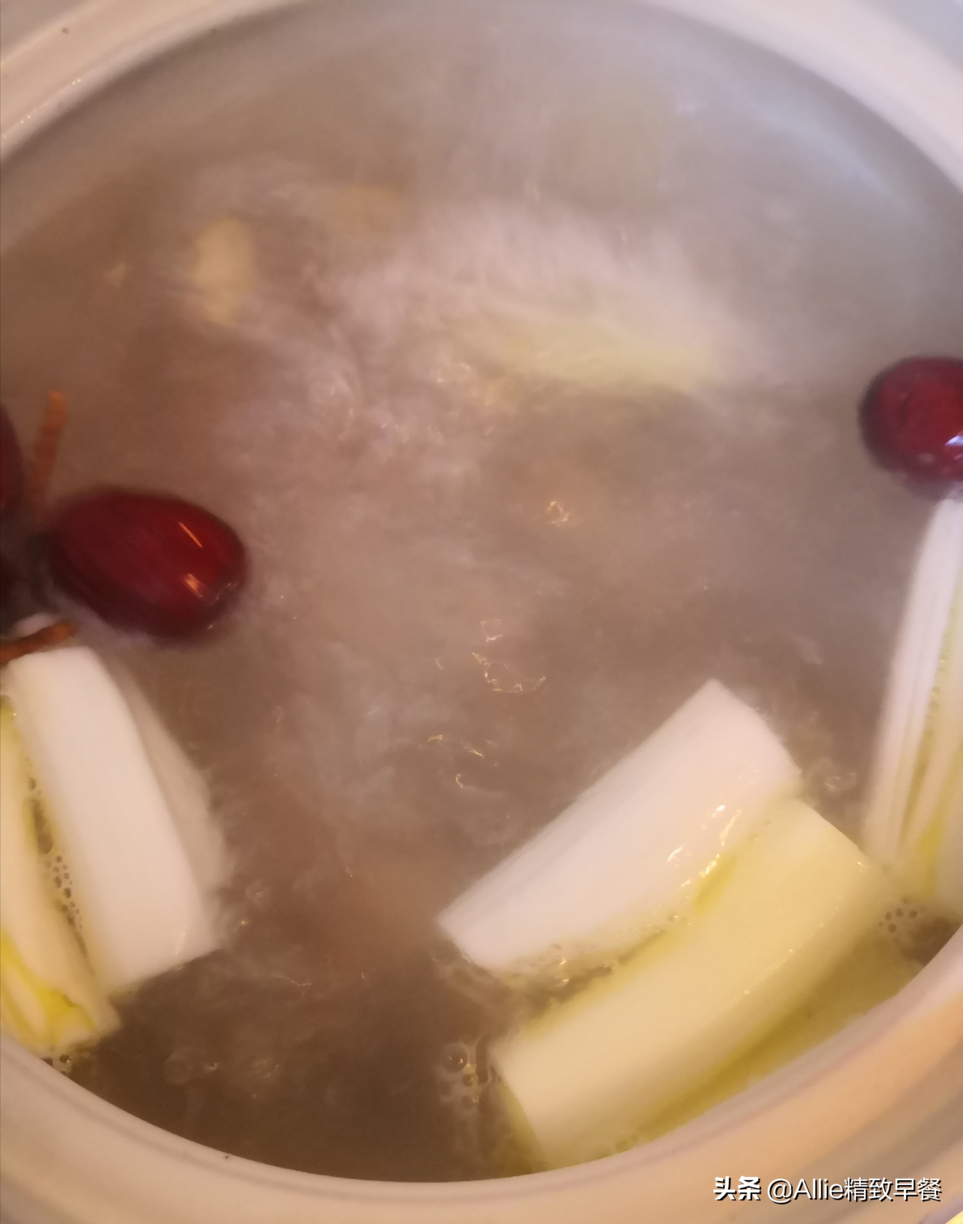 分享一道营养老母鸡汤,营养老母鸡菌汤