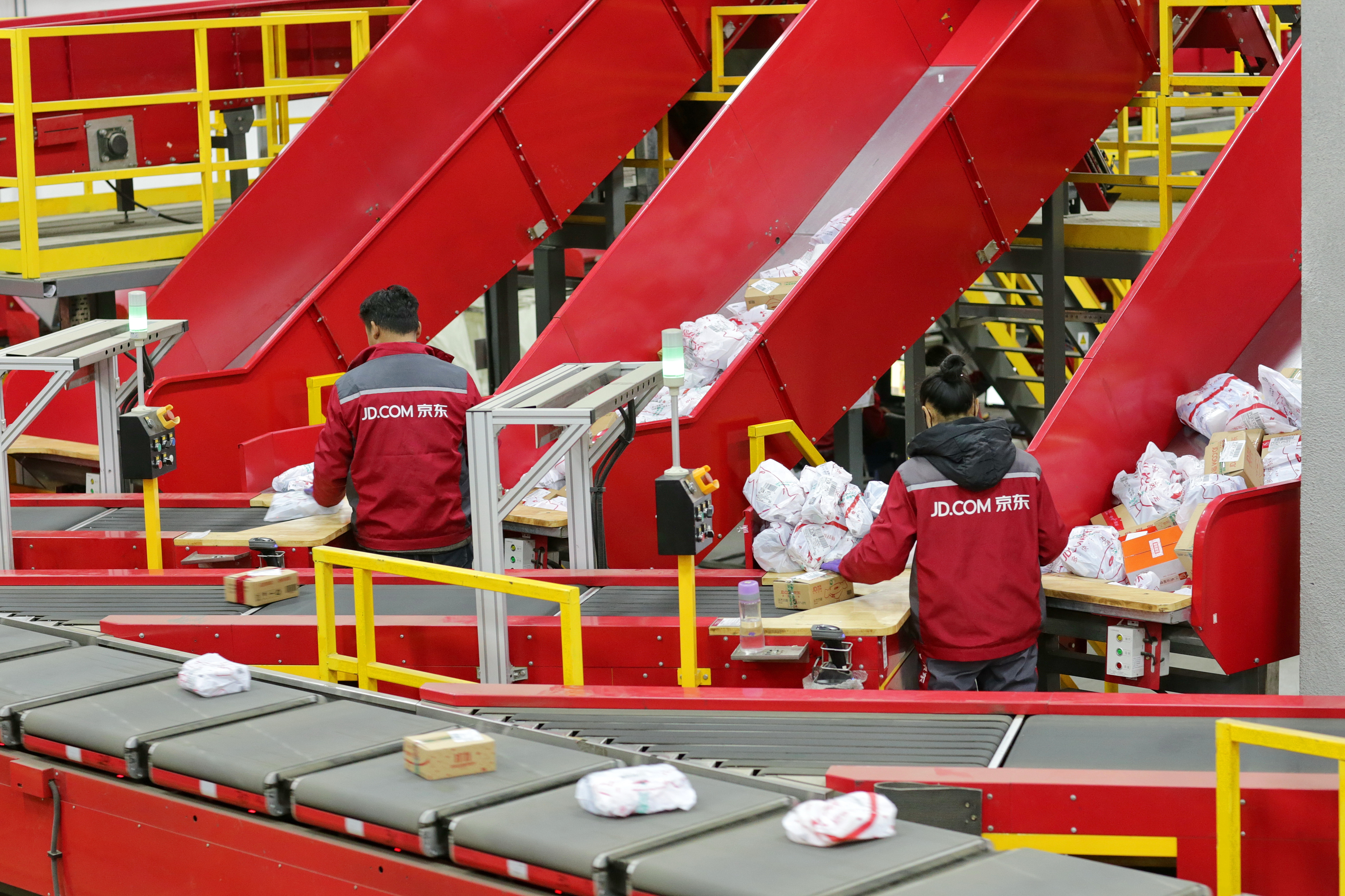 沈阳某村子一半人在世界500强工作,网友酸了:村里还招人吗