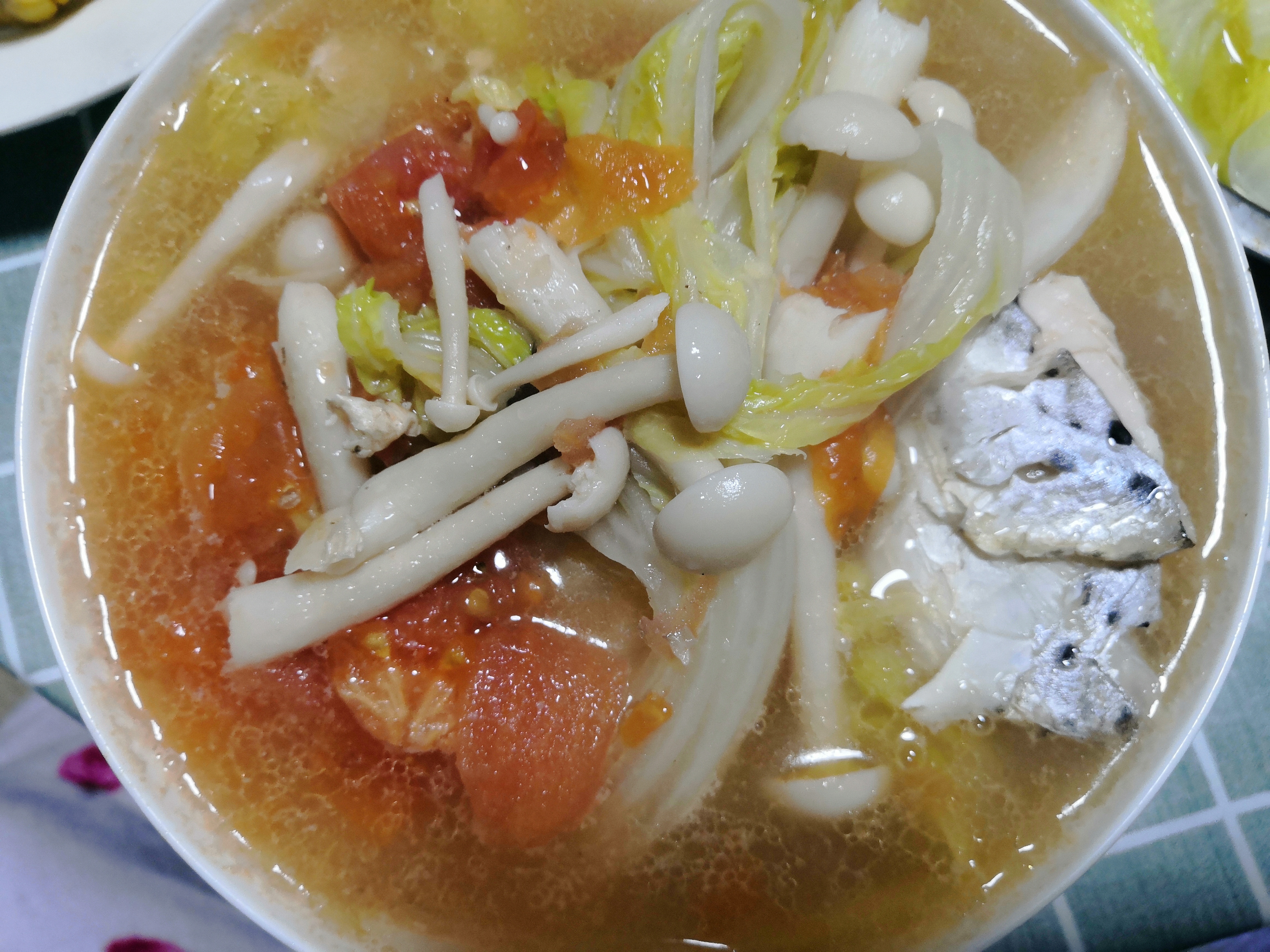 冰冻三文鱼头的家常吃法,炖三文鱼头营养